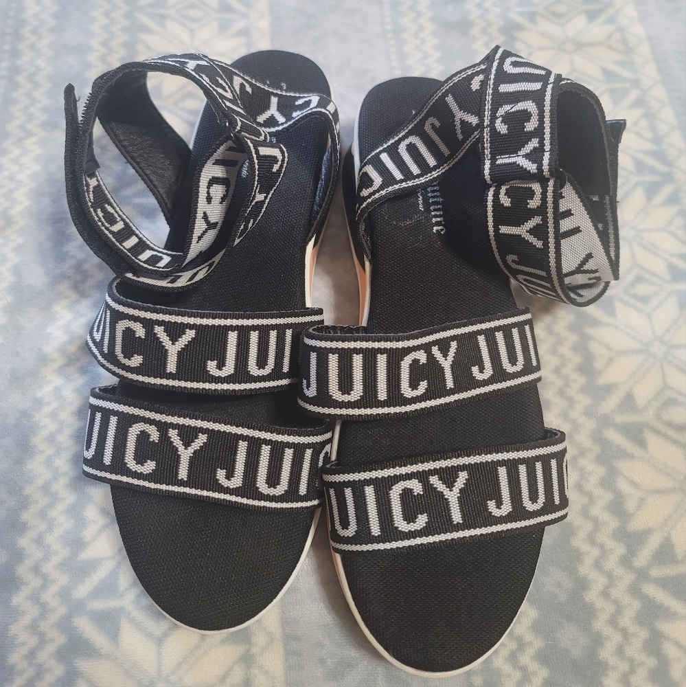 Juicy Couture strap sandals Size 9